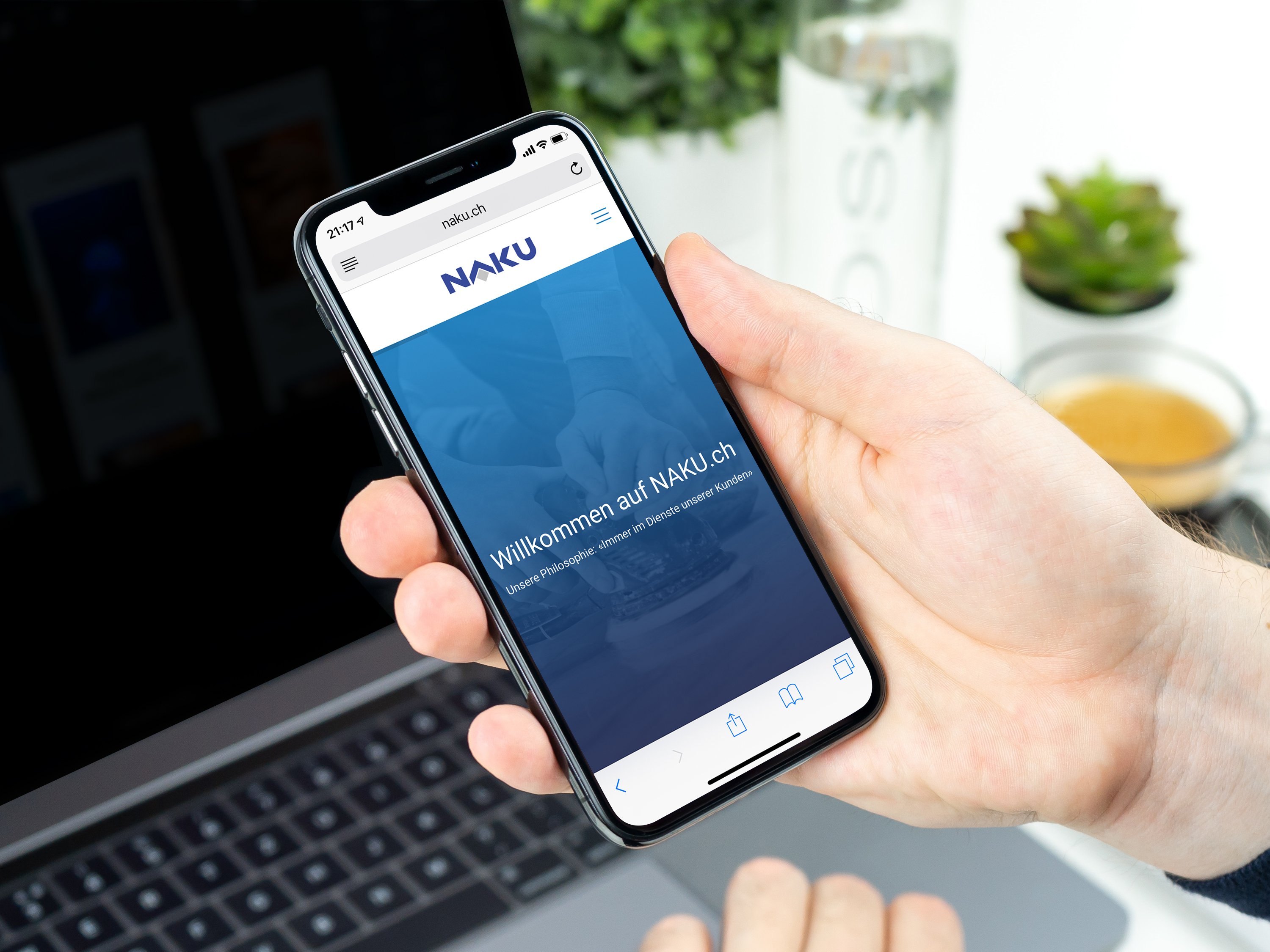 NAKU.ch Website responsive auf einem iPhone X